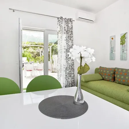 Apartment 10304c