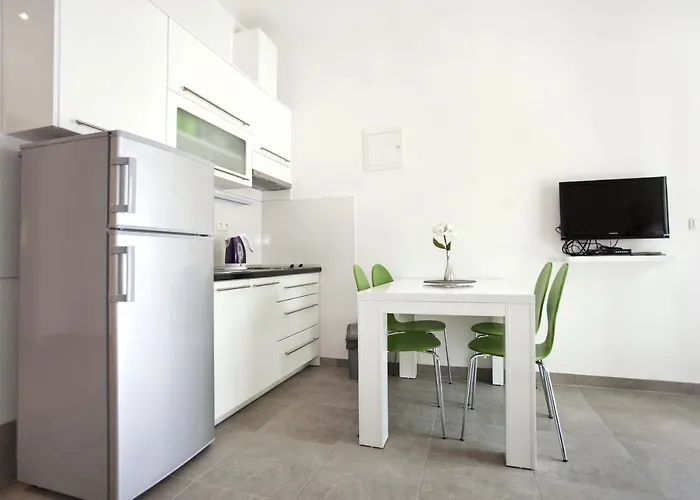 Apartment 10304c *