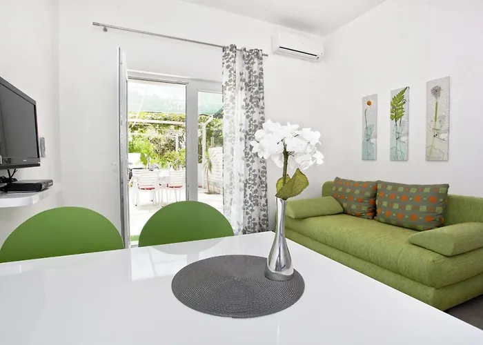 Apartment 10304c